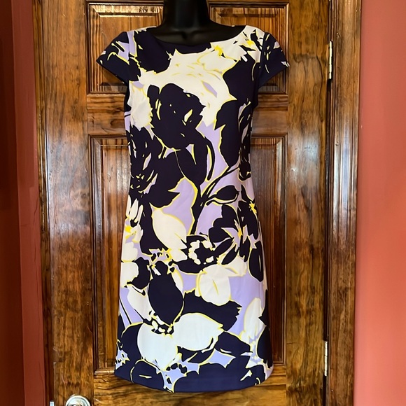 Vince Camuto Dresses & Skirts - New Floral Cap Sleeve Dress